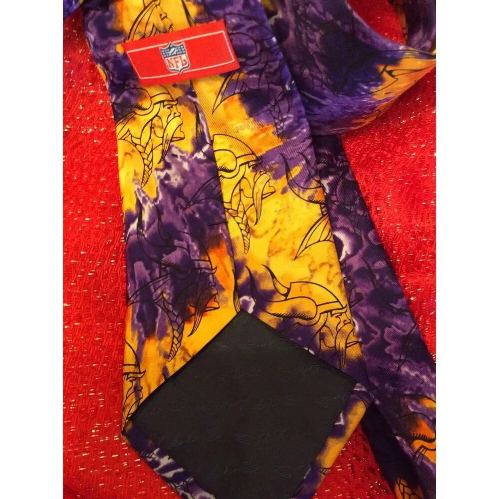 NFL Vikings Tie 100% Silk Football